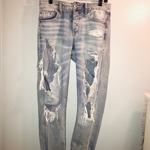 American Eagle Ripped Mom Jean